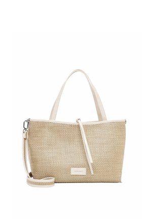 Borsa tote intrecciata color beige con due manici, tracolla staccabile e rifiniture in pelle con una piccola etichetta rettangolare sulla parte anteriore.