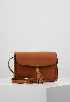 Axelremsväska - cognac