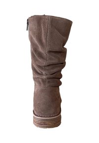 Bruine suède kniehoge laars met een slouch ontwerp, voorzien van een zijrits en een getextureerde outsole. Zachte textuur met gestikte details.