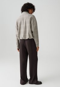 OPUS HEMMA - Leichte Jacke - cocoa