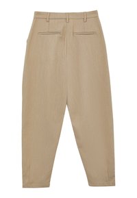 Pantaloni tapered beige con finitura testurizzata, dotati di due tasche posteriori e passanti per cintura. Realizzati con una vestibilità impeccabile per un aspetto ordinato.