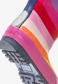 Next HANDLE YOUNGER - Bottes en caoutchouc - multi rainbow stripe