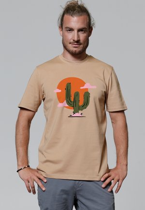 watapparel KAKTUS IM SONNENUNTERGANG - T-Shirt print - latte