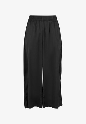 Pantalones negros de pierna ancha hechos de una tela de satén con cinturilla elástica y una textura suave, que ofrecen un caído fluido y aberturas laterales.