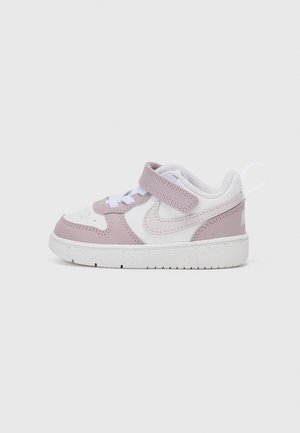 COURT BOROUGH LOW RECRAFT - Matalavartiset tennarit - white/venice plum/fog white