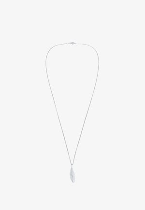 Sidabrinė grandinėlė su išsamiu plunksnos pakabuku, akcentuojančiu smulkias linijas ir tekstūrą su blizgiu apdailos užbaigimu.