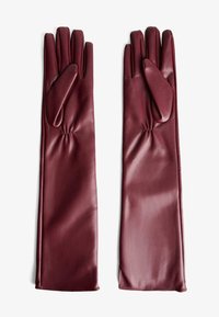 Bordó bőrkesztyű, hosszú fazon, sima felület, ujjrészekhez illeszkedő kialakítás, csuklónál ráncolt részletezés, látható fém díszítés nélkül.