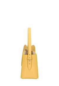 Borsa a mano in pelle gialla con design strutturato, manico superiore e texture liscia. Presenta un compartimento centrale e hardware minimum.