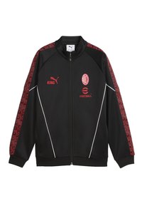 Chaqueta de chándal negra con cremallera y detalles rojos, un patrón geométrico en las mangas y los logotipos de Puma y AC Milan.
