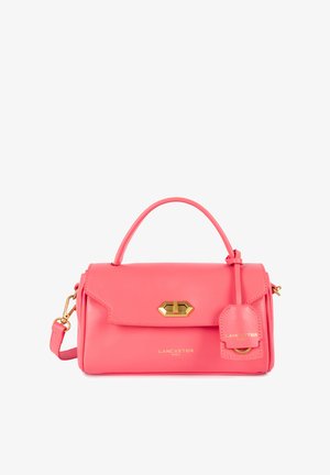 Borsa a mano in pelle rosa con design strutturato, hardware dorato, manico superiore e etichetta removibile con branding in rilievo.