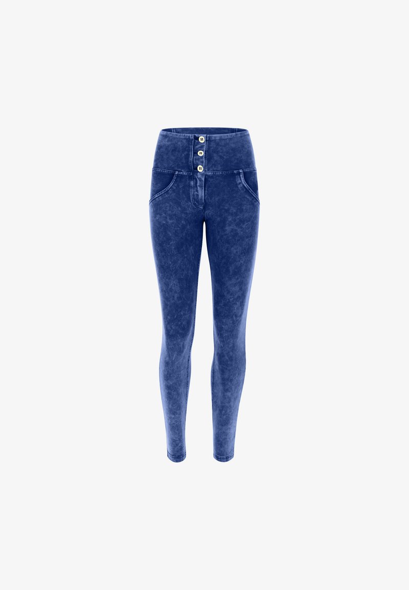Leggings in denim a vita alta di un blu medio, con una texture sbiadita, caratterizzati da tre bottoni frontali e tasche laterali.