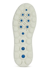 Suela de zapato de goma blanca con patrones texturizados redondeados y acentos circulares azules. Las perforaciones proporcionan ventilación. Marca Geox visible.