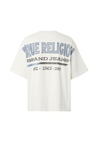Λευκό υπερμεγέθες T-shirt με μπλε και μαύρο κείμενο "True Religion Brand Jeans MFG Since 2002" στην πλάτη.