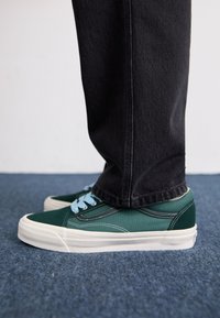 PREMIUM OLD SKOOL UNISEX - Sapatilhas - pop lace scarab
