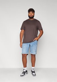 Jack & Jones JJEBRADLEY brązowy