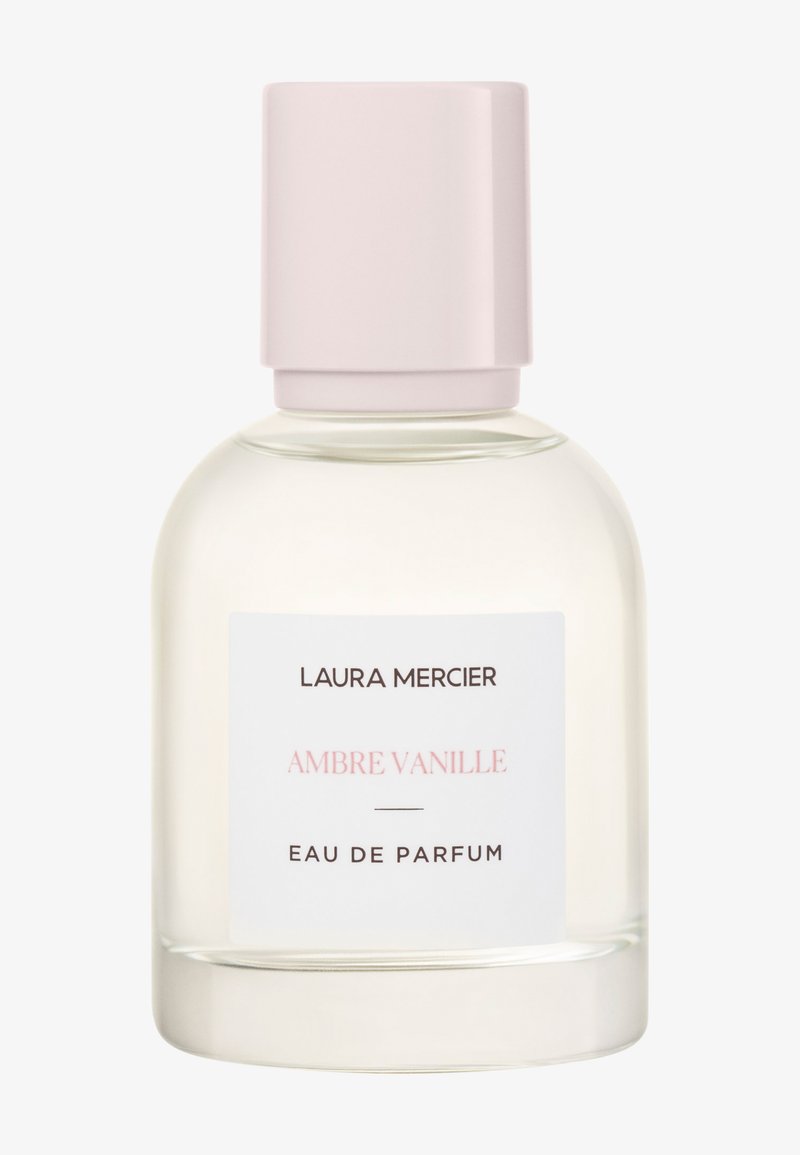 Klar glasflaska med rundad form, ljusrosa kork. Etiketten har "LAURA MERCIER" och "AMBRE VANILLE" i mörk och ljus text.