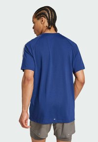 adidas Performance OWN THE RUN 3-STRIPES - Camiseta deportiva - dark blue