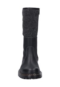 Bota de cuero negra hasta la rodilla con un puño de fieltro gris. Presenta una punta redonda, costuras blancas en contraste y una suela de goma con relieve.