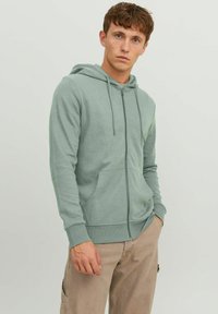 Jack & Jones JJEBASIC HOOD - Felpa con zip - sedona sage