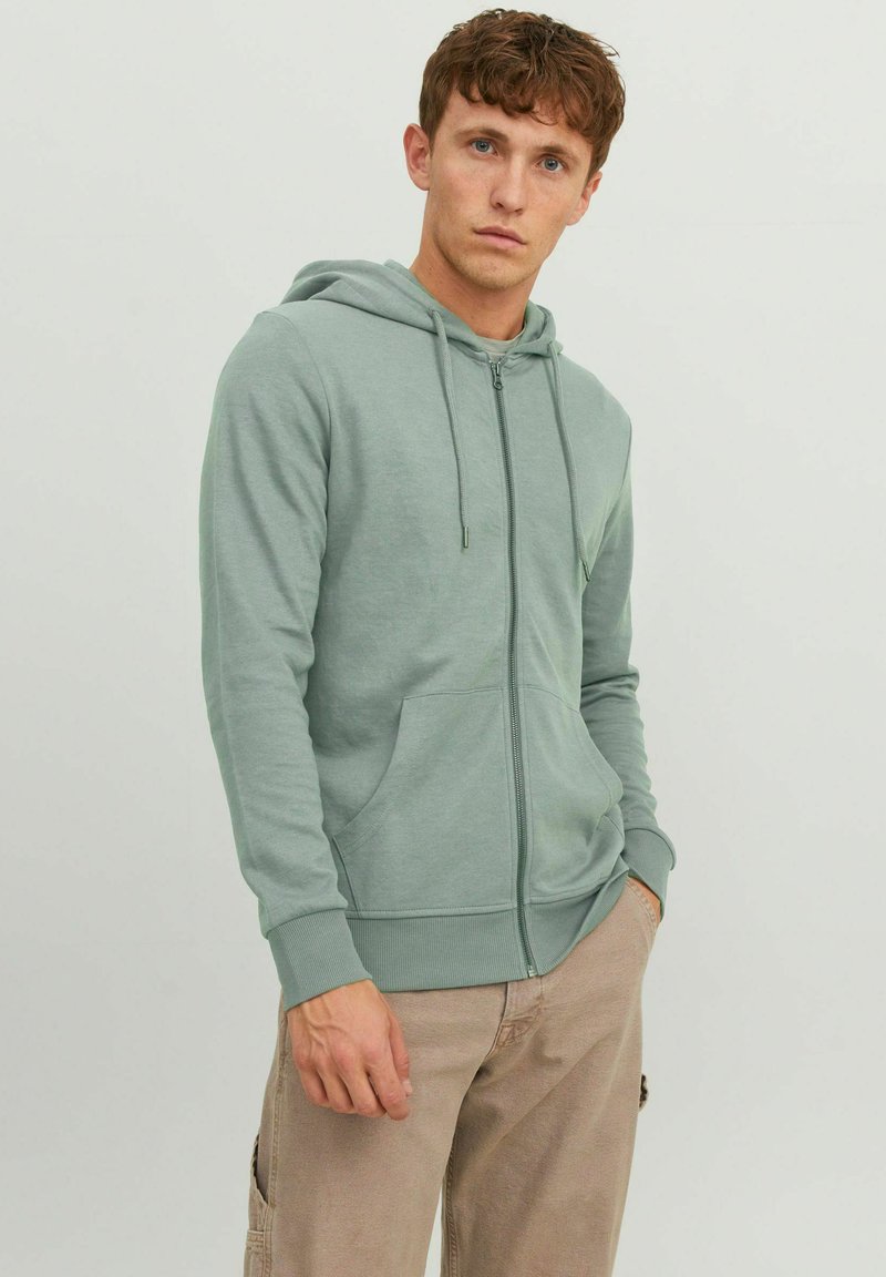Jack & Jones JJEBASIC HOOD - Felpa con zip - sedona sage