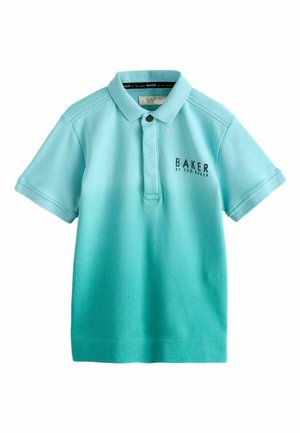 Polo bleu clair à manches courtes avec col, patte avec un seul bouton et inscription "Baker by Ted Baker" imprimée sur la poitrine.