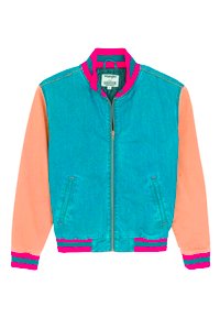 Μπλε τζάκετ bomber από τζιν με ροζ γιακά και μανίκια, πορτοκαλί σατέν μανίκια και μπροστινό φερμουάρ. Περιλαμβάνει πλάγιες τσέπες.