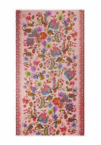 Roze sjaal met levendige bloemen- en vogelpatronen in blauw, rood, groen en goud. Afgewerkt met een decoratieve rode rand en franjes aan de randen.