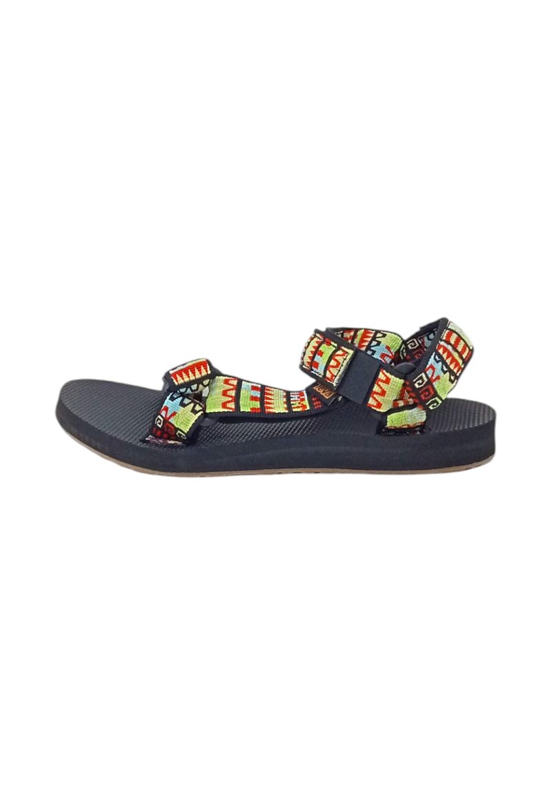 Sandali sportivi con suola nera texturizzata, caratterizzati da cinturini colorati con motivi in verde, rosso e giallo e chiusure in Velcro regolabili.