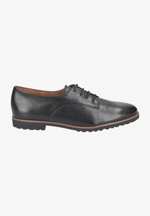 Zapatos de cuero negro con cordones, acabado suave, punta afilada, detalles de costura sutiles y una suela de goma texturizada con ribete en contraste.