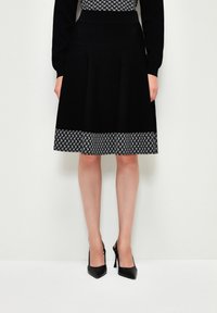 Gonna a campana - printed black
