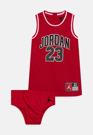 JORDAN 23 DRESS - Vestito di maglina - gym red