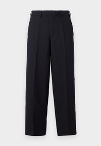 Unselected, casual black
