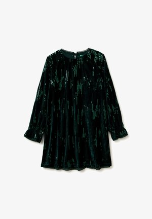 Abito in velluto verde con maniche lunghe, scollo rotondo e polsini arricciati; presenta un motivo di paillettes che somiglia a linee verticali.