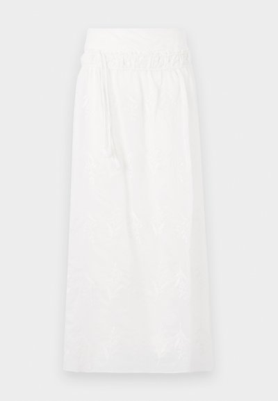 Jupe maxi blanche avec une taille élastique, de délicates broderies florales et un design fluide. Fabriquée en tissu léger.
