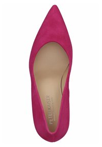 Jasnoróżowe zamszowe płaskie buty damskie z ostrym noskiem i beżową wkładką, markowane "Peter Kaiser".