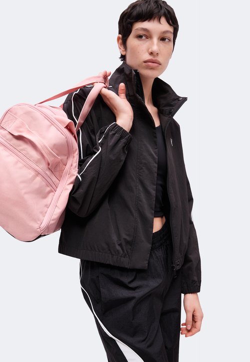 PUMA Chaquetas de Training de Mujer W Tropical Speed Moto Woven Ja Negro — photo 4