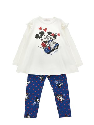 Haut blanc à manches longues avec volants, orné d'un imprimé Mickey et Minnie. Leggings bleus avec des motifs répétés de personnages et de cœurs.