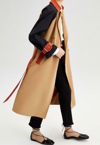 Touché Privé Trenchcoat - beige