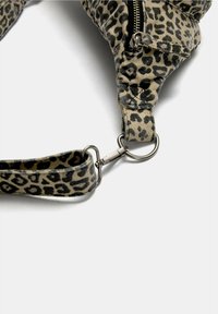 PULL&BEAR Gürteltasche - mottled dark brown