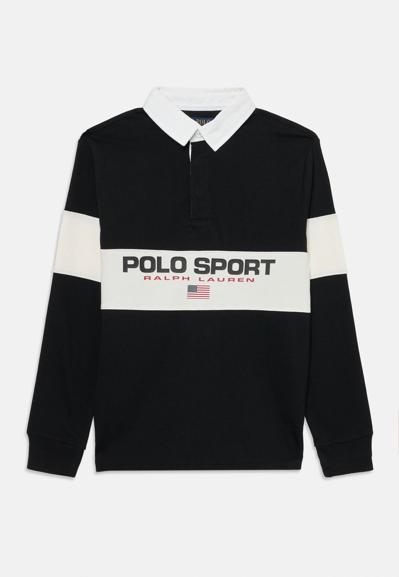 Camisa polo preta de manga longa com uma faixa branca e o texto "POLO SPORT RALPH LAUREN" acompanhado de um ícone da bandeira Americana em vermelho. Material em algodão.