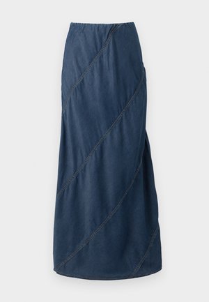 Jupe maxi en denim de couleur bleu profond, présentant des motifs de couture diagonaux et une taille élastique pour une forme structurée et fluide.