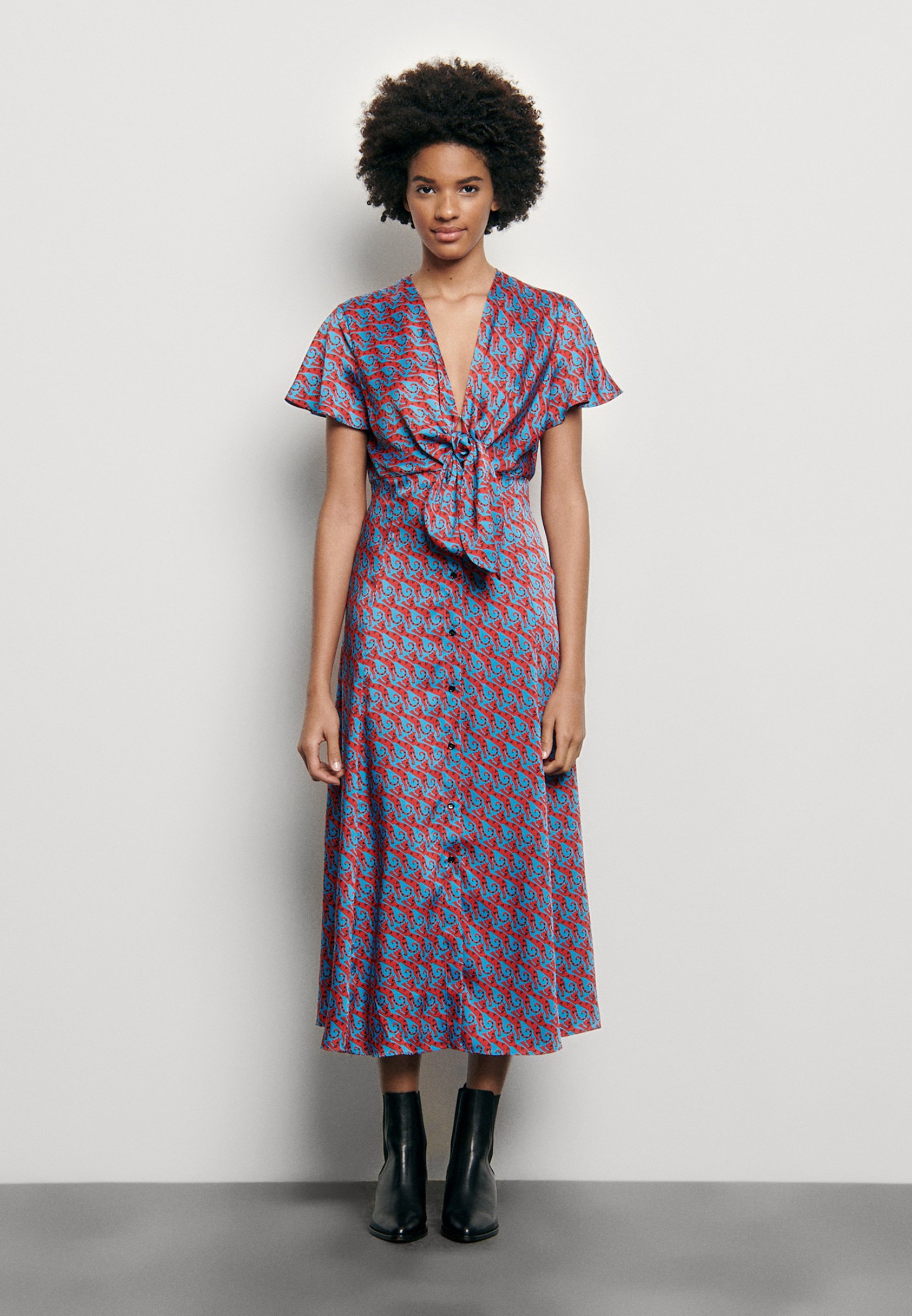 Sandro Catny Freizeitkleid Bleu Rouge Mehrfarbig Zalando De 