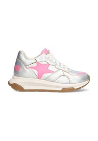 Sneakers con una toma argento lucido, design con una stella rosa e lacci bianchi. Suola spessa bianca con battistrada in gomma per una buona aderenza.