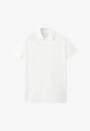 Polo bianca a maniche corte, semplice, con colletto e due bottoni, distesa su uno sfondo bianco.