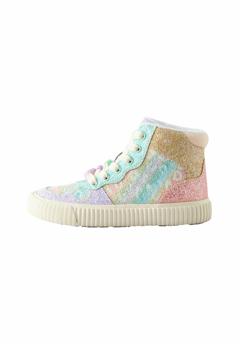 Wysokie sneakersy z wielokolorowym brokatowym wzorem o strukturze, z kremową gumową podeszwą i pastelowymi oczkami na sznurówki.