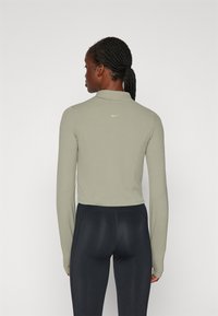 Nike Performance ZENVY - Chaqueta de entrenamiento - light army/white