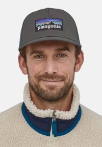 Patagonia LOGO TRUCKER - Gorra - forge grey