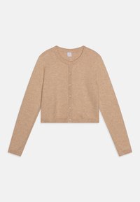 Kuttet beige cardigan laget av myk strikket stoff, med rund hals, lange ermer, og en rad med matchende knapper foran.