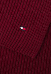 Tommy Hilfiger ESSENTIAL FLAG SCARF - Huivi - rouge