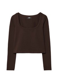 Smešasti dugih rukava smeđi crop top s okruglim izrezom, napravljen od mekog, rastezljivog materijala. Ima jednostavan, minimalistički dizajn i ravni rub.
